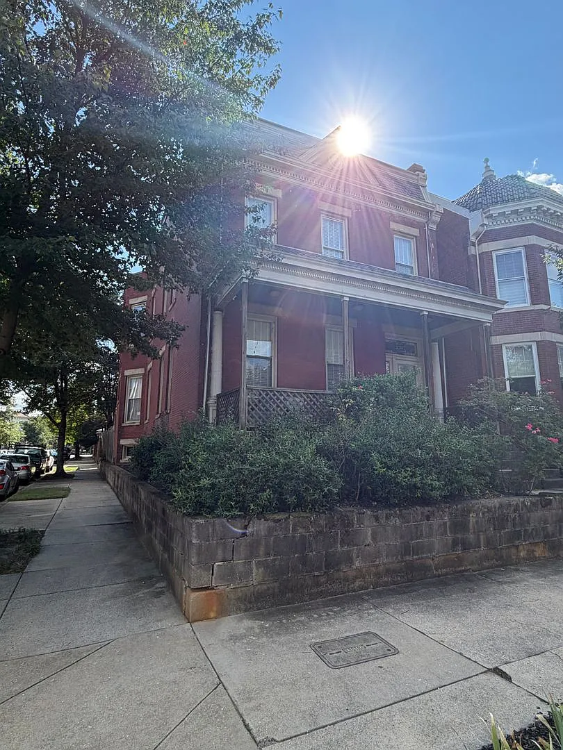 2301 W Grace Street — Photo 2