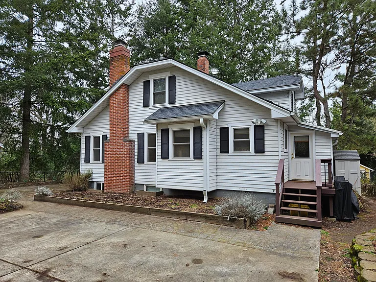 6306 SW 30th Ave — Photo 1