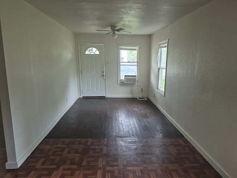 3114 Dennis St — Photo 3