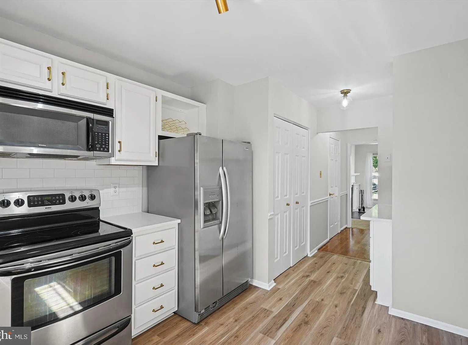3 bed, 4.0 bath, 1672 sqft, $3,300 — Photo 4