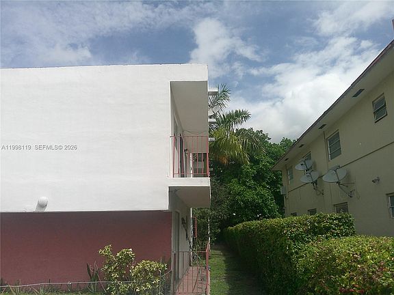 2nd image of 461 SW 7th St APT 5