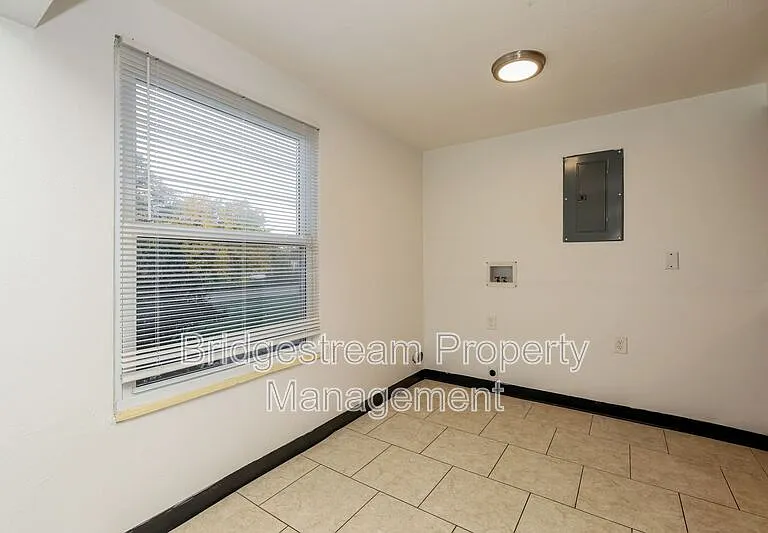 146 Forest St — Photo 4