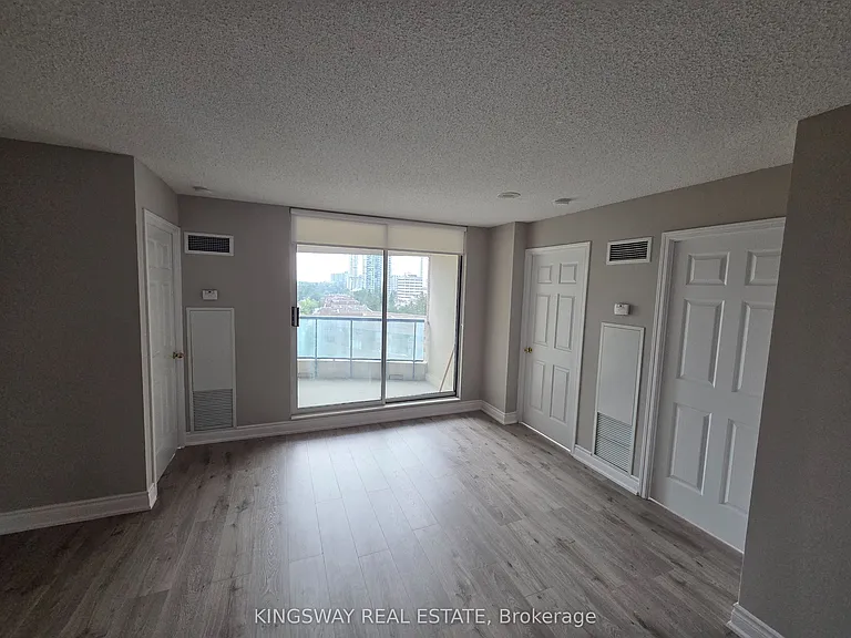 7 Lorraine Dr #812 — Photo 4