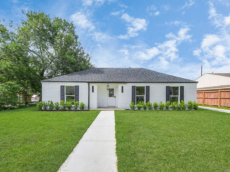 6249 Locke Ln — Photo 8
