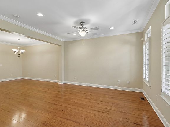 3rd image of 1436 Burnside Dr