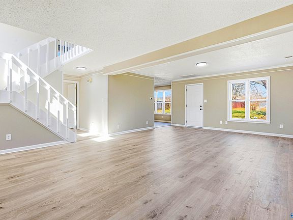 4th image of 23065 Pepper Rd