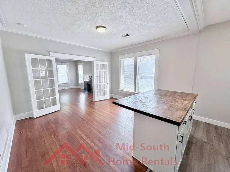 1956 Lamar Ave — Photo 8