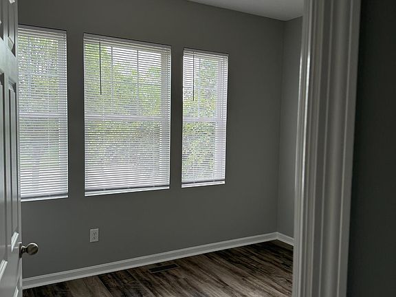 3rd image of 816 W Anson Dr