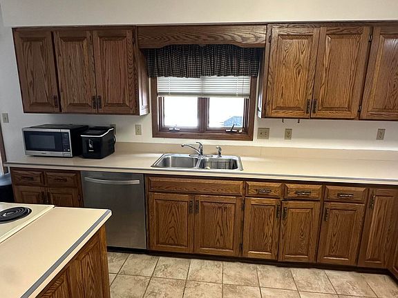 2nd image of 321 Circle Hills Dr