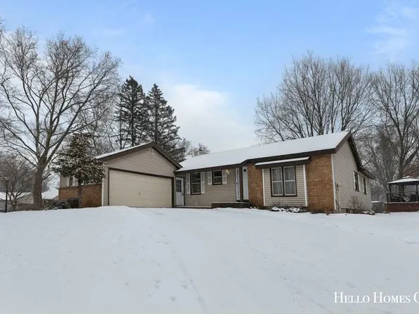 2555 Longmeadow St NW, Grand Rapids, MI 49504