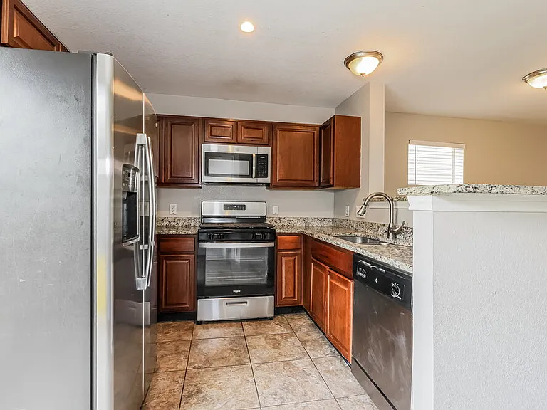 2130 Whittier Dr — Photo 8