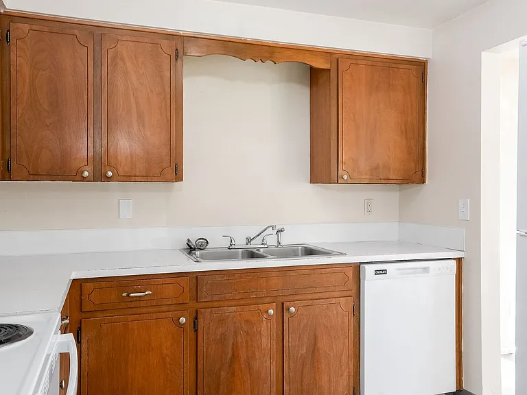 232a-Martha Washington Apartments — Photo 8