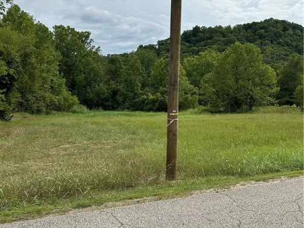 40 Sherwin Rd, Elkview, WV 25071