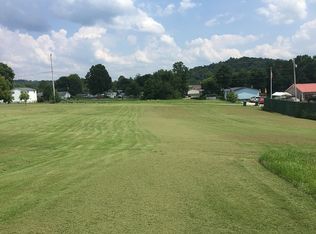 Maple St, Hurricane, WV 25526