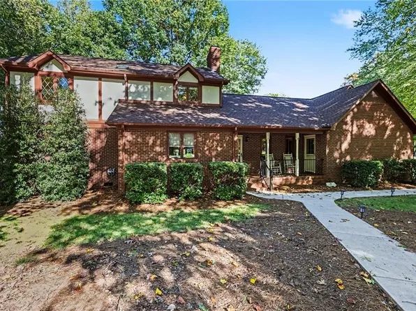 449 Drayton Park Dr, Kernersville, NC 27284