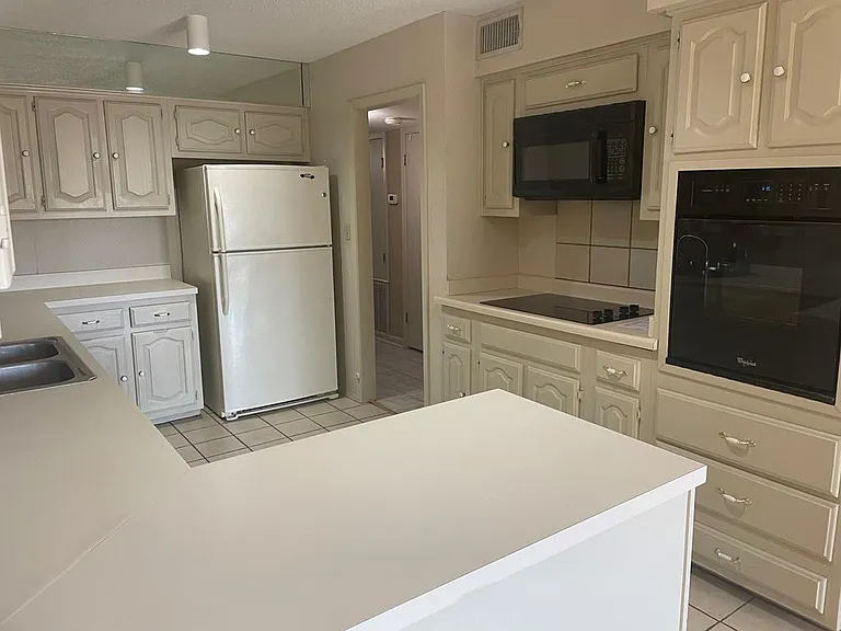 379 Englewood Dr — Photo 7