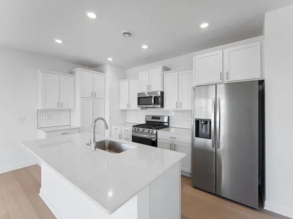 18333 Gladiator Dr, Rosemount, MN 55068