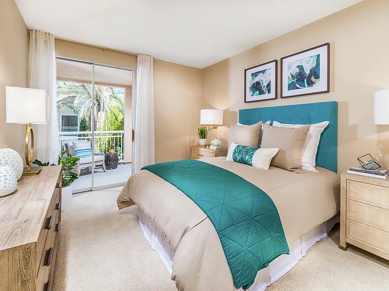 La Jolla Palms Apartment Homes — Photo 5