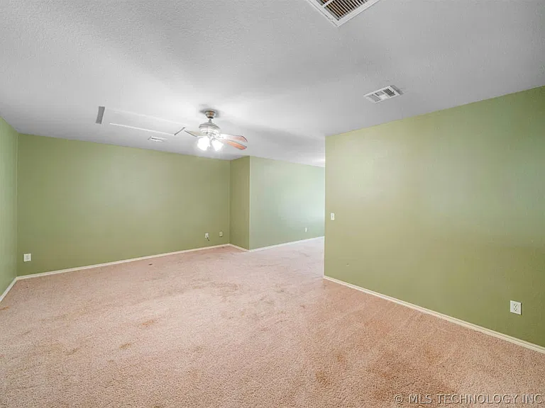 26545 Foxen Dr — Photo 18