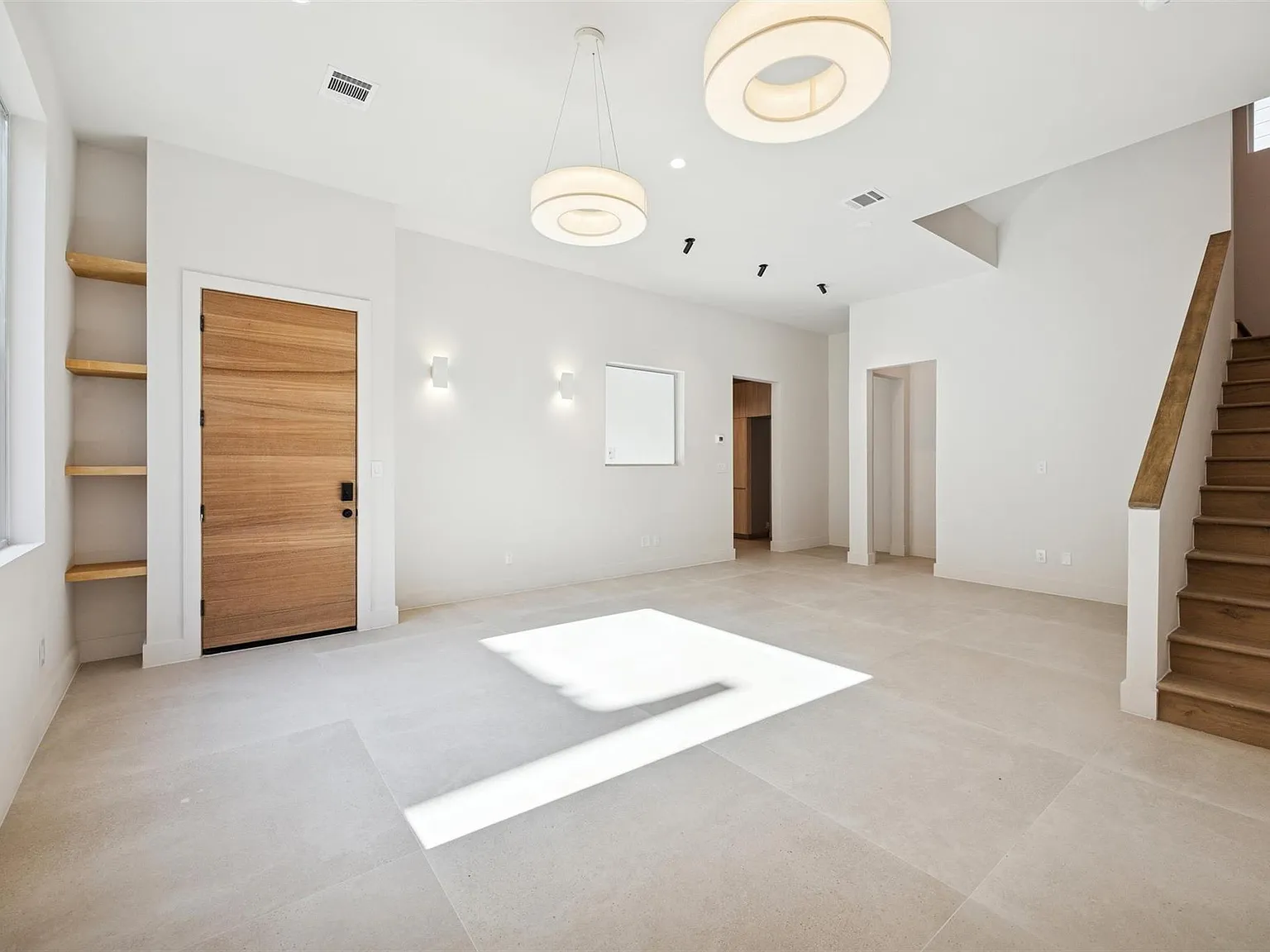 3 bed, 3.5 bath, 2477 sqft, $5,500 — Photo 3