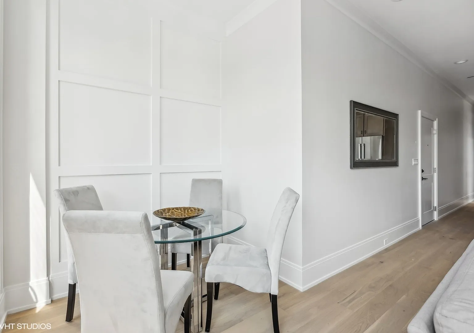 2 bed, 950 sqft, $3,600 — Photo 3