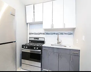 910 Gates Avenue, #1