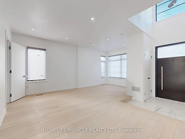 150 Stewart St — Photo 46