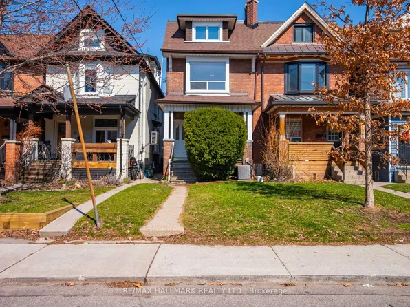 22 Kenneth Ave, Toronto, ON M6P 1H9