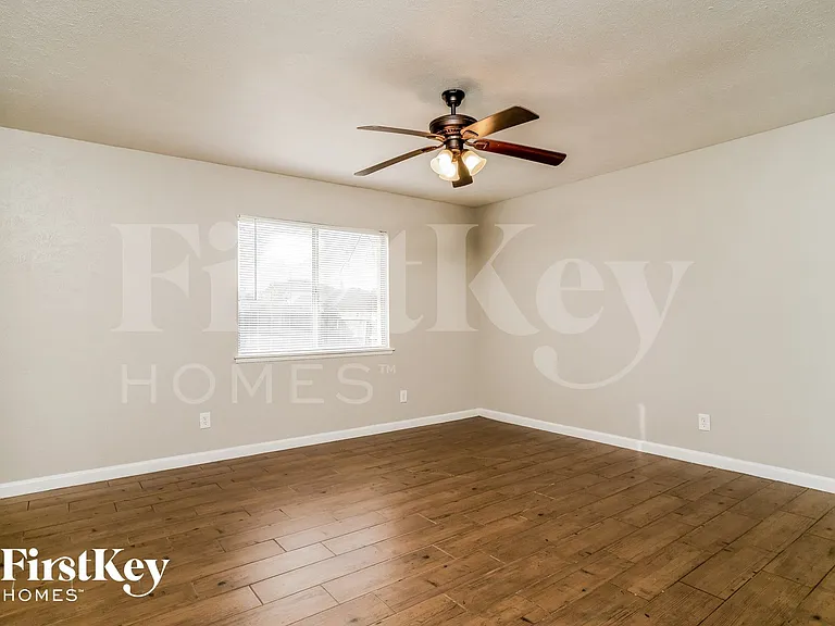 7000 Wildbriar Ct E — Photo 8