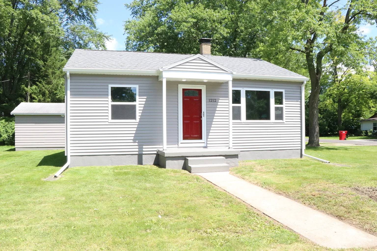 1212 W Columbia Ave photo 1