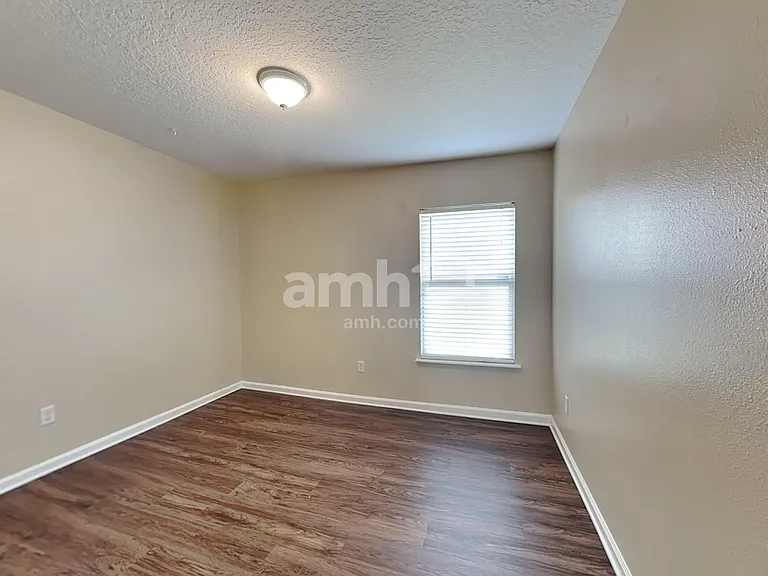 1211 Spring Creek Ct — Photo 15