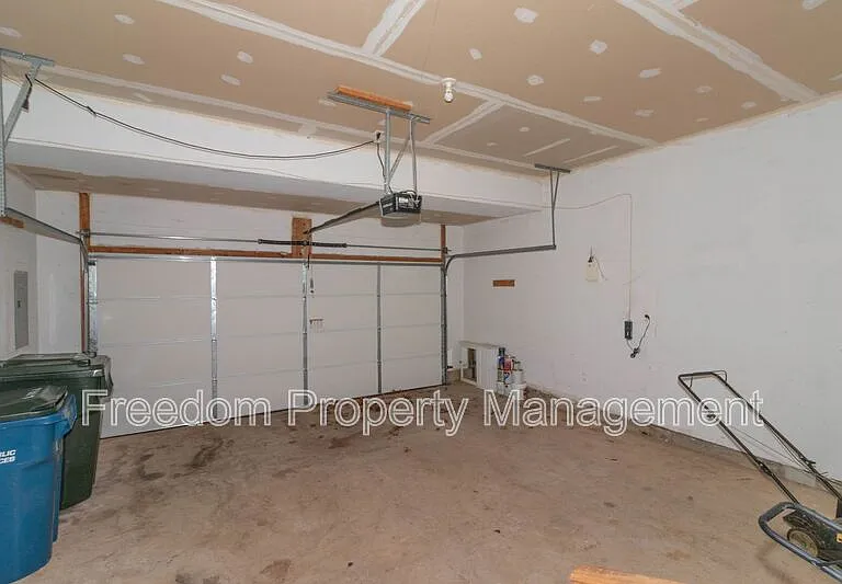 6758 Sutton Oaks Way — Photo 32