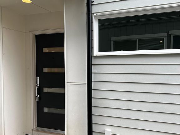 3rd image of 13713 35th Ave NE #A