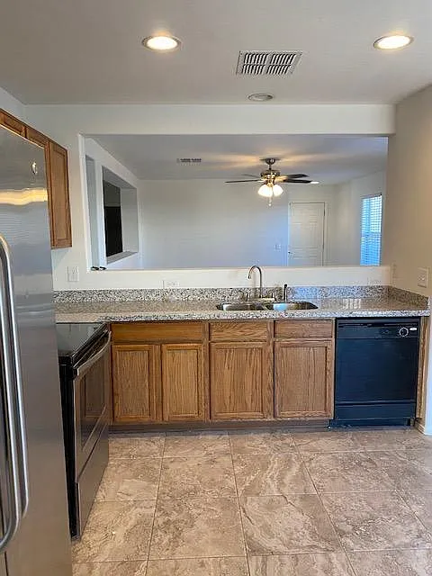 4 bed, 2.0 bath, 1359 sqft, $1,750 — Photo 3