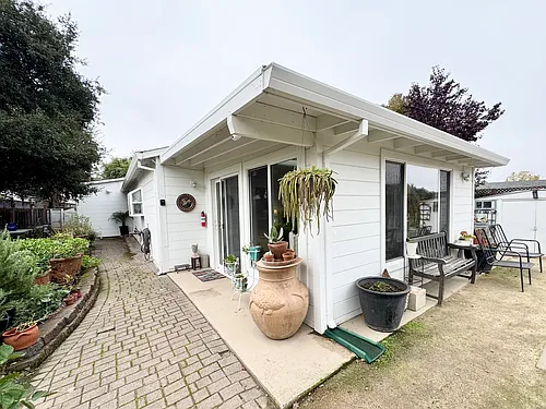 2097 Penny Ln Photo 1