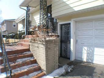 3rd image of 3702 S Claremont Ave