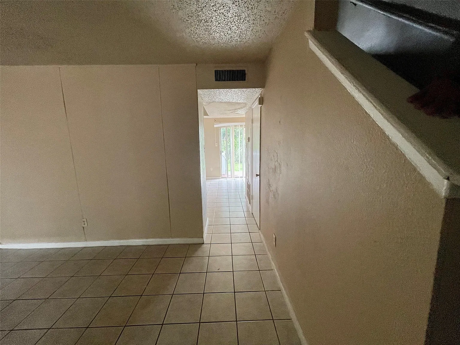 2 bed, 1.0 bath, 4932 sqft, $950 — Photo 3