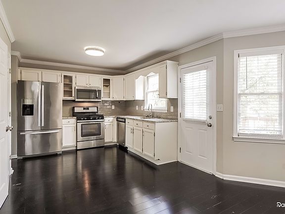 3rd image of 208 Little Fawn Cir