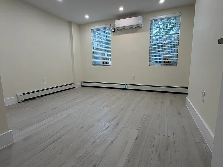462 Linwood St #1F — Photo 2