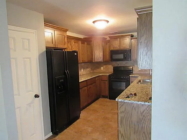 17516 Black Hawk Dr — Photo 37