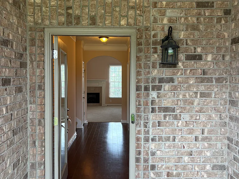 116 Jameson Pl — Photo 2