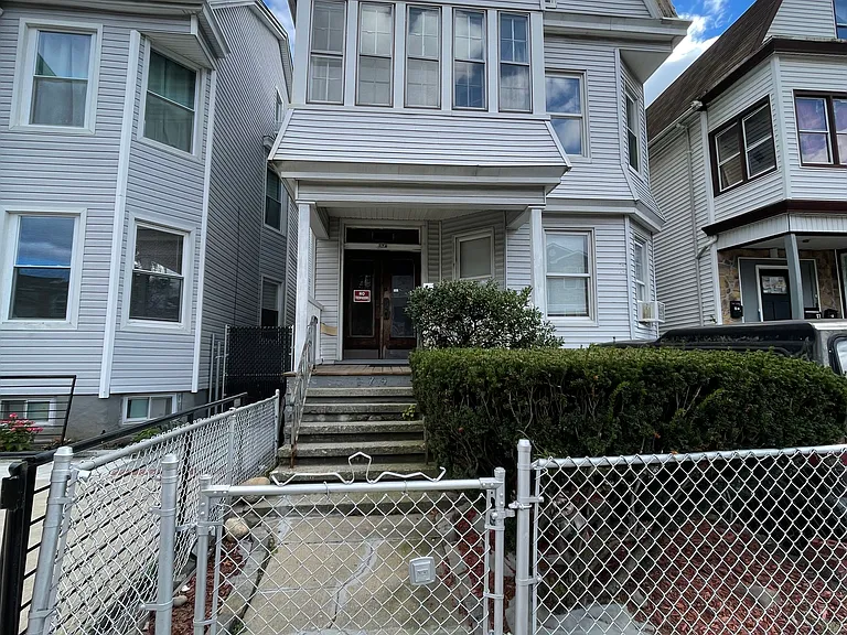 174 N 17th St — Photo 14