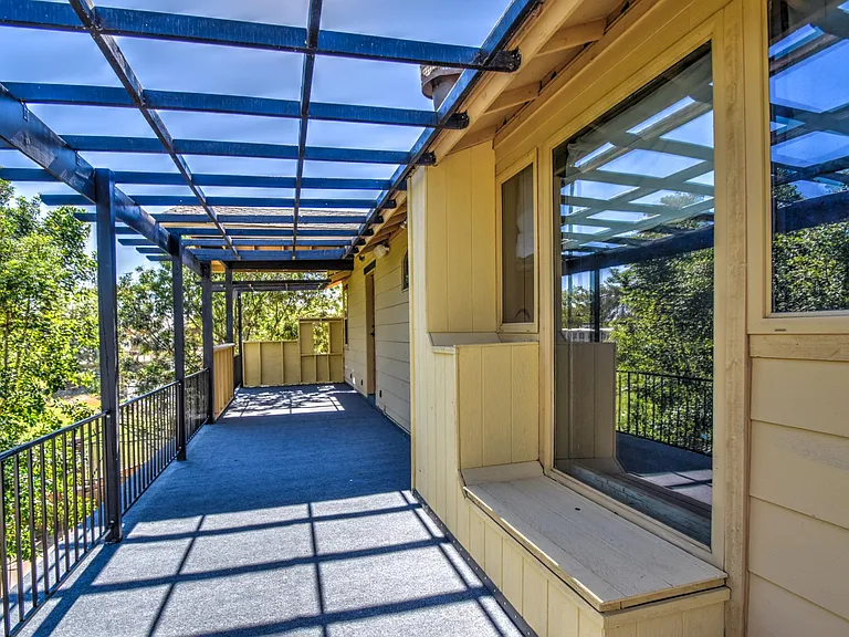 1341 E Ivyglen St — Photo 41