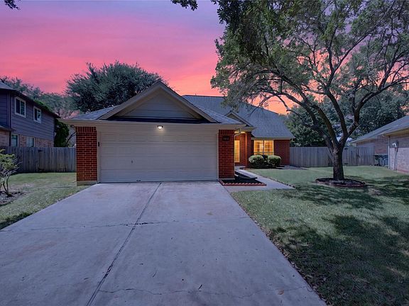2nd image of 102 Lissa Ln