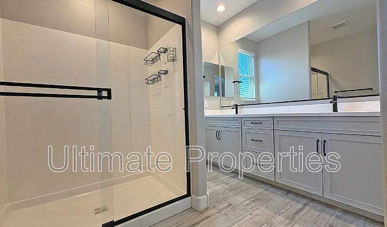 835 N 110th Ave — Photo 12