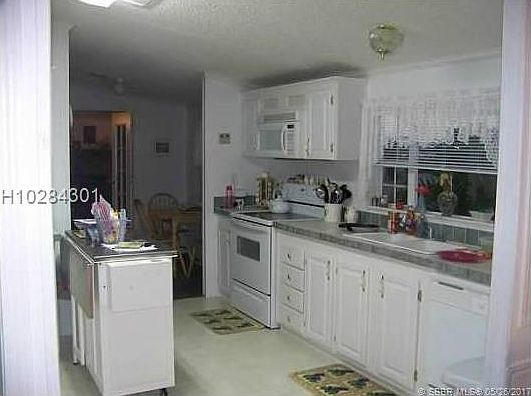 3rd image of 2800 E Marina Dr