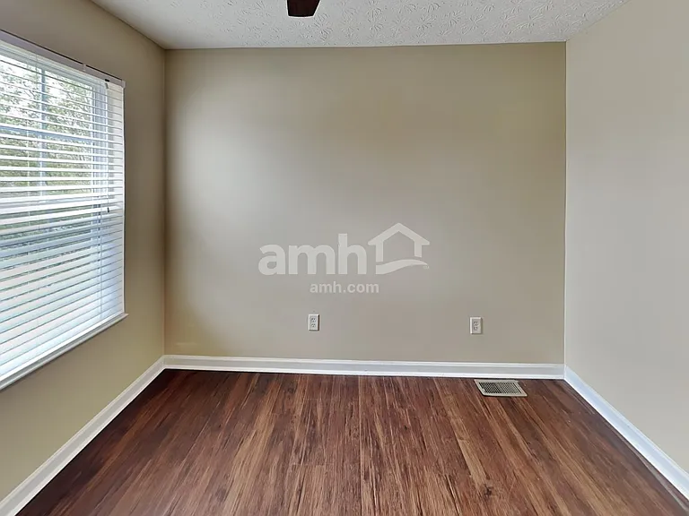 375 Thompson St — Photo 17