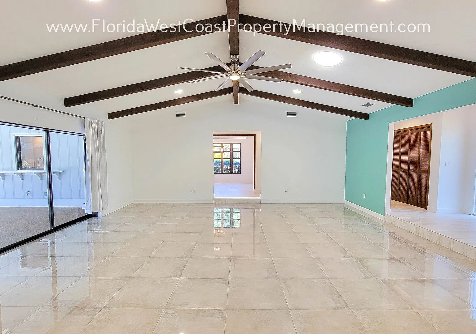 Sarasota Pool Home! Pet Friendly! 4 Bedroom/3 Bath! Super Location! — Photo 4