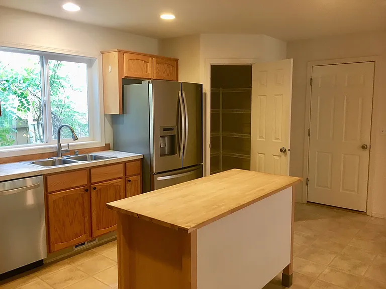810 NW 18th Ave — Photo 9