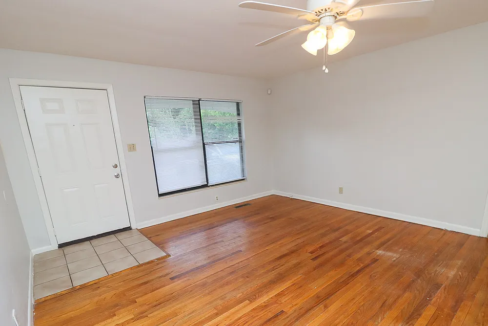 3 bed, 1050 sqft, $1,750 — Photo 3